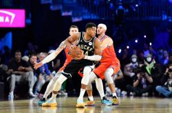 英雄联盟总决赛直播-爵士绝杀雄鹿，恩比德关键制胜