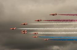 英雄联盟总决赛2025-跨界称王，从猛龙狂胜到塔图姆的欧冠奇迹—当竞技之火跨域燃烧