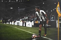 英雄联盟总决赛-双面神归位，库里撕裂掘金防线背后的英雄主义孤歌