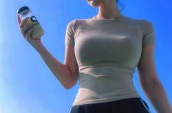 LOL决赛-玻利维亚高原的雪崩，莱万一杆猎枪，击碎乌拉圭百年骄傲