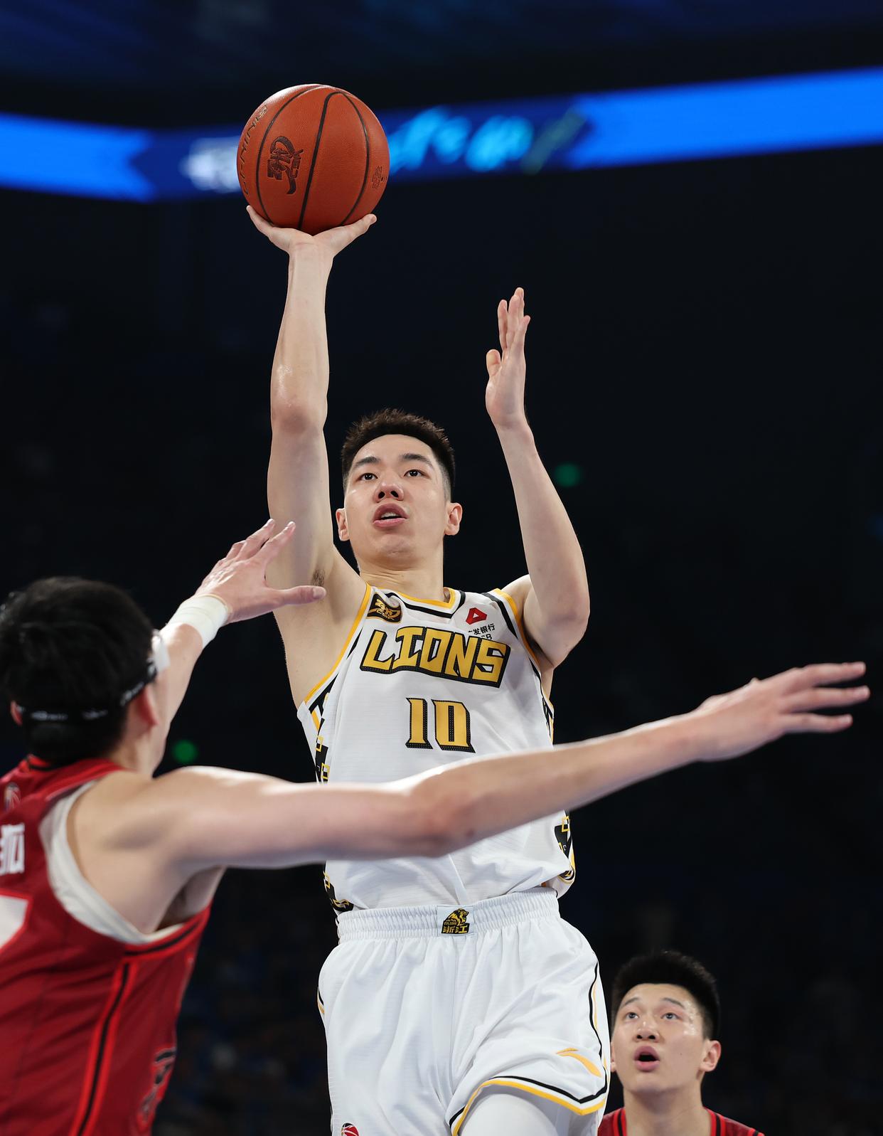 上海男篮挑战浙江队,谁能夺得胜利?的简单介绍 上海男篮挑战浙江队,谁能夺得胜利?的简单介绍