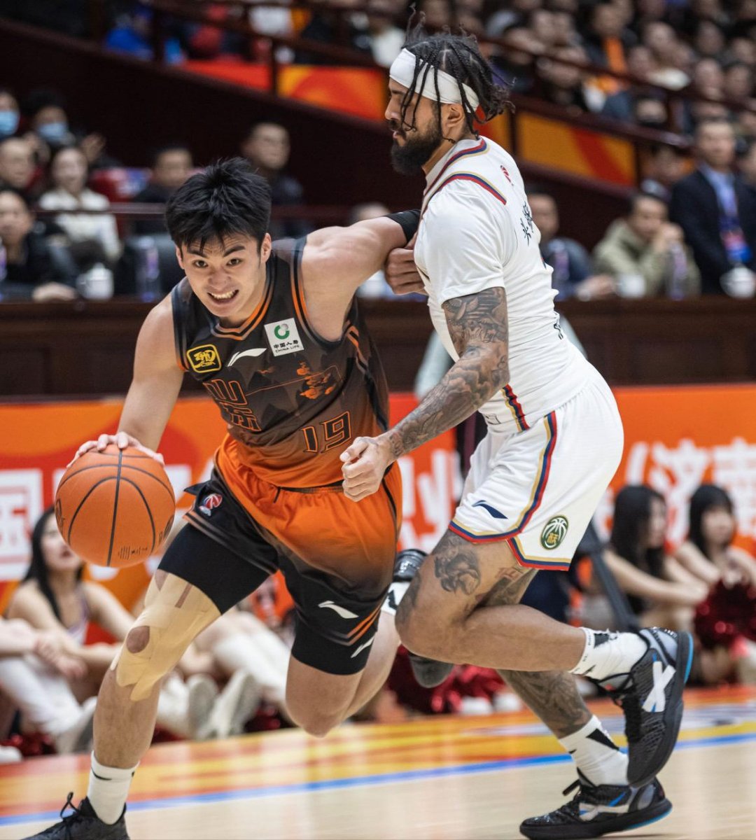 回顾CBA经典时刻:传奇再现 回顾CBA经典时刻:传奇再现