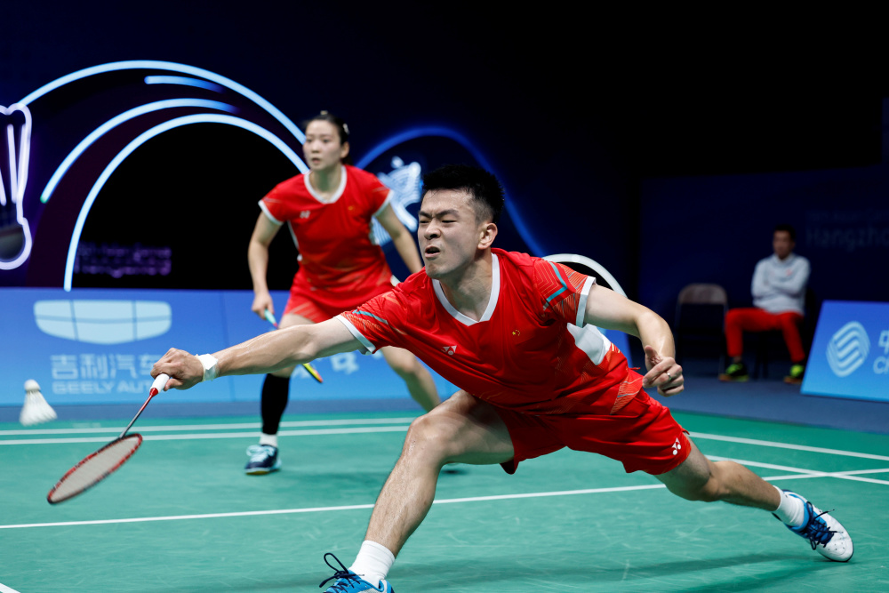 法国队鏖战马来西亚队,郑思维高光表现 法国队鏖战马来西亚队,郑思维高光表现