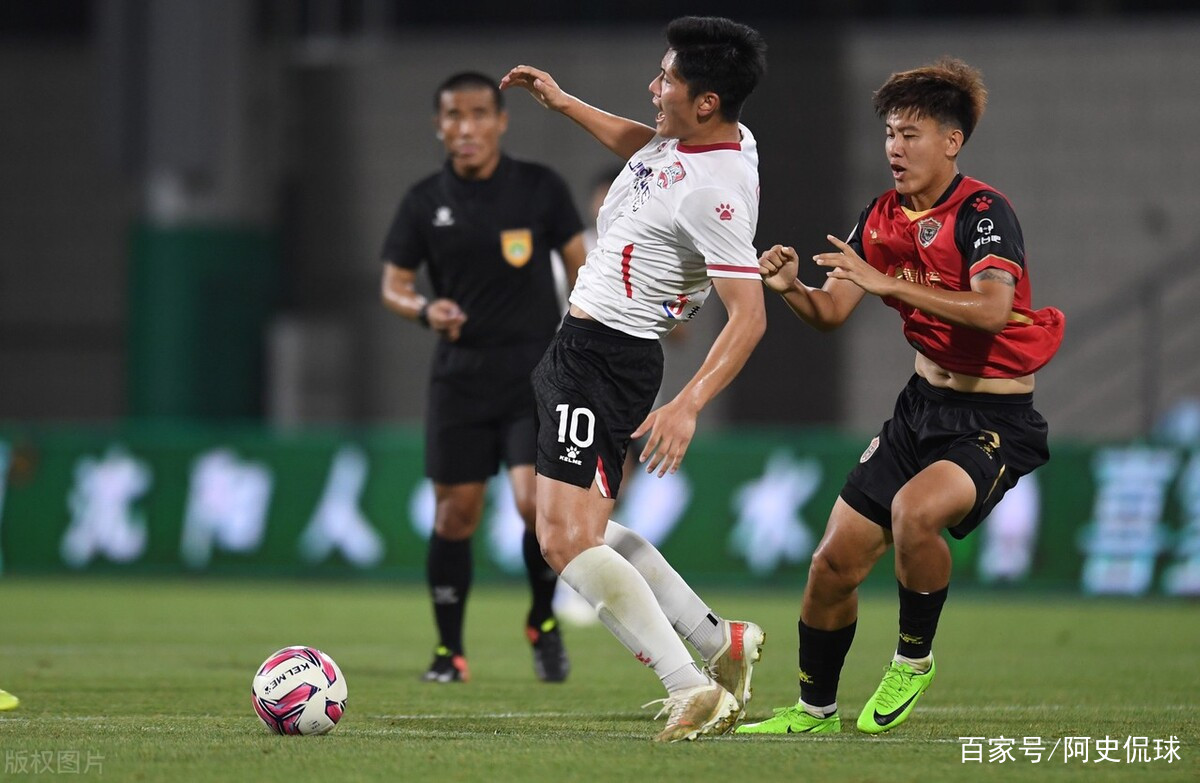 泰国队绝杀法国队，黄鸭组合惊艳四座