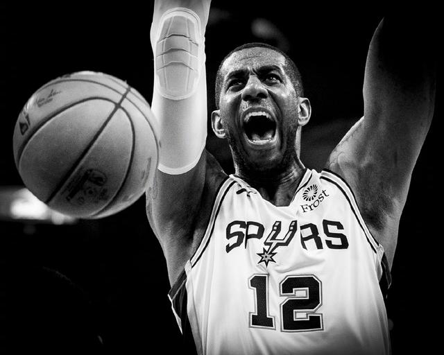 上海队险胜马刺，字母哥扛起全队