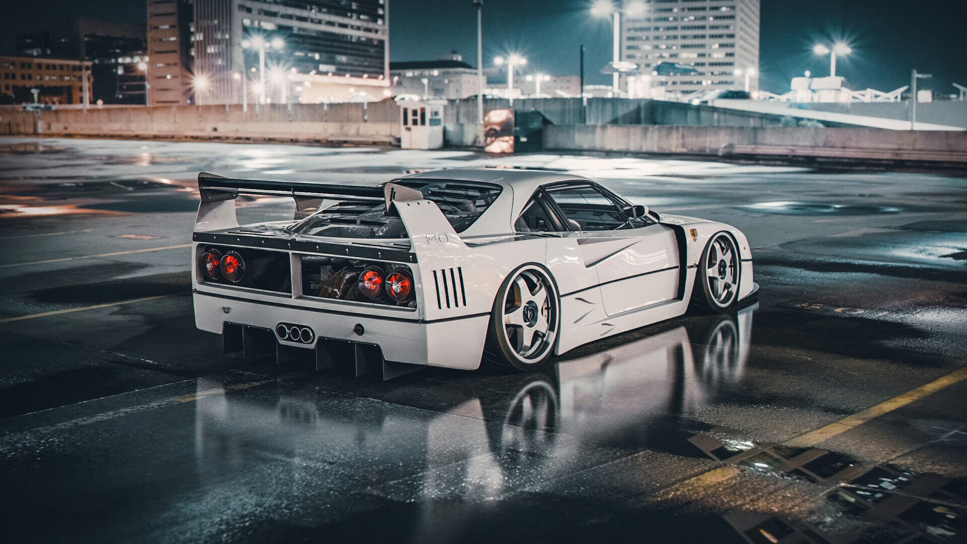 赛道与屏幕,一种赢法的两种面孔