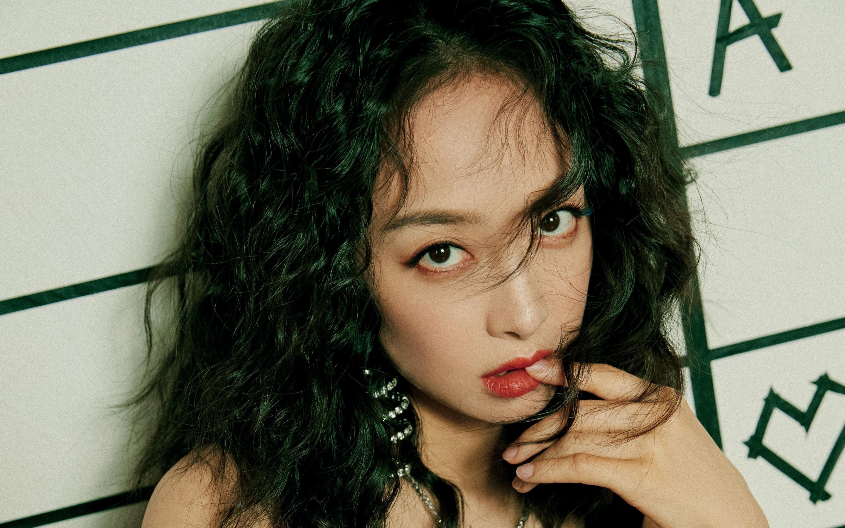 橙色的解构,当哈兰德在卢浮宫前完成帽子戏法